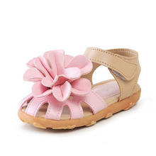 Nueva llegada verano bebé niñas Sandalias Zapatos antideslizante niños infantil niños Flor de los niños zapatos de cuero de la PU tamaño 21-30 2024 - compra barato