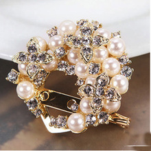 Summer style Fashion Women Gold-Color Crstal Rhinestone Pearl Flower Brooch Wedding Celebration Multipurpose Free Shipping 2024 - buy cheap