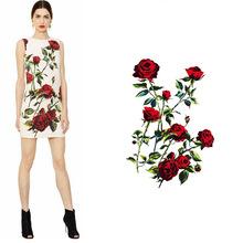 Европейская и американская мода Женская Цветочный узор розы цифровой цветок жаккардовая ткань оптовая продажа с завода 2024 - купить недорого