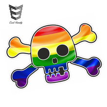 EARLFAMILY 13 см X 9 см череп в пиратском стиле кросс-кости с ЛГБТ, гей-Прайд Радужный Флаг мотив внешние виниловые автомобильные наклейки 2024 - купить недорого