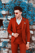 2019 New Red Men's Slim Fit Elegant Suit Peak Lapel Men Grooming Business Prom Suit Men Tailor Made 3 Pieces Costume Homme Suits 2024 - buy cheap