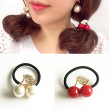 Nuevo diseño estilo de moda encantador Blanco/rojo imitación de perla cereza banda de pelo accesorios para el cabello elásticos para las mujeres 2024 - compra barato