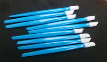 Бесплатная доставка ~ 100 шт оптом ярко-синий цвет, 98 мм длина, пластиковые толкатели для удаления кутикулы ногтя, инструменты для ногтей! 2024 - купить недорого