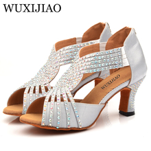 WUXIJIAO-zapatos de baile latino de satén para mujer, de plata con diamantes de imitación para fiesta de Salsa, zapatos de baile de salón, tacón medio de 7cm con cremallera 2024 - compra barato