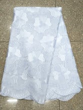Tela de encaje de malla Africana blanca para vestido de fiesta, tejido de gasa suiza de algodón bordado de flores, 5 yardas/lote, a la moda, BC127-1 2024 - compra barato