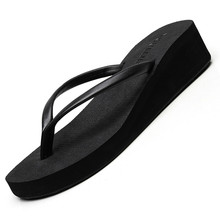 2019 nova flip flops feminino verão moda wear mulher chinelos de fundo grosso com plataforma cunhas não-deslizamento sapatos de praia para o sexo feminino 2024 - compre barato