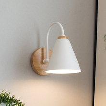 Современная Скандинавская деревянная настенная лампа, светильник для спальни, прикроватная настенная бра, кухня, ресторан, Макаруны, бра 2024 - купить недорого