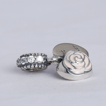925 пробы серебро розовая роза эмаль кулон из сердца с цветами бусины с AAA кубическим цирконием подходит бренд браслеты ожерелья DIY 2024 - купить недорого