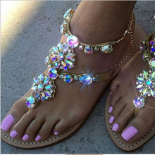 Богемные летние женские сандалии со стразами на плоской подошве 2024 - купить недорого