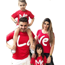 Одежда для мамы и сына «Love Me» Одежда для мамы и дочки одинаковые футболки для всей семьи летняя Одинаковая одежда для семьи «Mommy and Me» 2024 - купить недорого