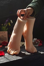 3803 реалистичные женские силиконовые манекены, одна пара, модель ног, Манекен торс, бесплатные наклейки для ногтей 2024 - купить недорого