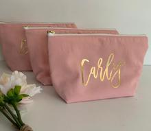 Персонализированный Свадебный розовый чехол для макияжа, косметичка, косметичка, сумка для подружки невесты, дорожная сумка, парусиновые сумки для макияжа, идеи для подарка 2024 - купить недорого