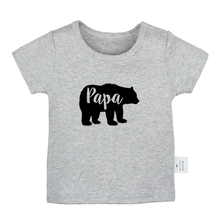 Bebé oso mamá papá oso Rydell alta animadora diseño bebé recién nacido Camisetas Niño gráfico de color sólido camisetas de manga corta 2024 - compra barato