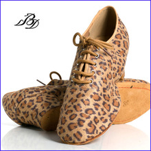 Zapatos de baile latino para mujer, calzado auténtico BD t1-b, satinado, con cordones, para profesores de deportes, tacón de leopardo, 4,5 cm, genérico 2024 - compra barato
