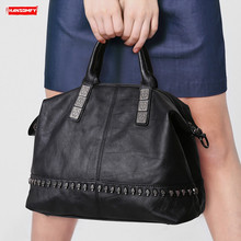 Женская сумка через плечо, из натуральной кожи с заклепками 2024 - купить недорого