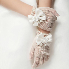 1 пара, белые кружевные ажурные перчатки с искусственным жемчугом для девочек, вечерние перчатки с цветочным узором для причастия, аксессуары для свадебной церемонии 2024 - купить недорого