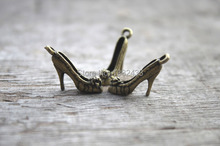 30pcs -- High Heel Shoe Charms, Antique bronze 3D Encantador Sapatos De Salto Alto Pingente Encanto 18X14mm 2024 - compre barato