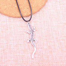 Colgante lagartija gecko de plata envejecida de 20 uds, collar de cadena de cuero de 56*15mm, collar de cordón de cuero negro 2024 - compra barato