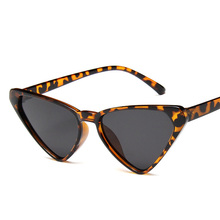 Gafas de sol con forma de ojo de gato para mujer, anteojos de sol femeninos de forma triangular, con montura de ojo de gato, con lentes de espejo rojo 2024 - compra barato