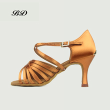 BD2386 танцевальная обувь; Бальные женские туфли для латинских танцев; Женская обувь для танцев; Бесплатная доставка; Защитный чехол; Аутентичный золотой каблук 7,5 см 2024 - купить недорого