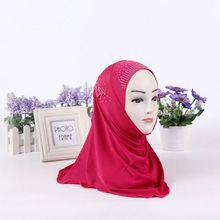 Красивая мусульманская шаль Хиджаб для детей, простая полиэфирная мусульманская шаль для девочек 3-8 лет с инкрустацией стразами 2024 - купить недорого