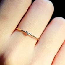 Anillo de boda minimalista con forma de corazón para mujer, sortija con diamantes de imitación de cristal brillante, joyería de amor 2024 - compra barato