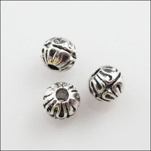 Abalorios de plata tibetana con flores, bolas redondas y espaciadoras de 6mm, 50 Uds. 2024 - compra barato