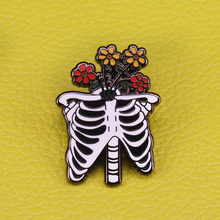 Broche gótico de esqueleto y flor esmaltado, regalo de Halloween 2024 - compra barato