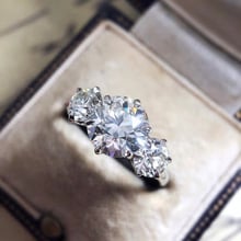 Женское Обручальное кольцо с большим кристаллом, золотистого цвета, с цирконом 2024 - купить недорого