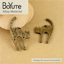 BoYuTe (100 unidades/lote) colgantes de gato de aleación de Zinc chapado en bronce antiguo de 26*17MM para materiales de fabricación de joyas 2024 - compra barato