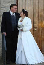 White Vintage Bridal Cloak Wraps Jackets Winter Warm Bridal Cape Faux Fur Wedding Coat Outfits cold weather Wedding Accessories 2024 - buy cheap