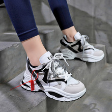 Tênis de corrida feminino, sapato elegante de aumento 6cm ins ulzza harajuku eaf, plataforma de altura, respirável, ondulado, esporte, caminhada 2024 - compre barato
