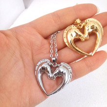 Hzew ожерелье с подвеской в виде двух сердец, двух цветов 2024 - купить недорого