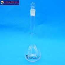 Num balão volumétrico de 100 ml Transparente frasco de vidro flint volumétrica Laboratório volumétrica flask 2024 - compre barato