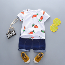 Летняя одежда для маленьких мальчиков и девочек, Модный хлопковый комплект, спортивный костюм с принтом фруктов, футболка для мальчиков + джинсовые шорты, комплект детской одежды 2024 - купить недорого