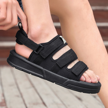 Sandalias de moda para hombre, zapatillas de playa informales ligeras, zapatos de diseñador de lujo, color negro, para verano 2024 - compra barato