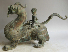 Canção voge gem s1744 19 "antigo chinês bronze folk homem passeio voar unicórnio besta pi xiu estátua escultura 2024 - compre barato