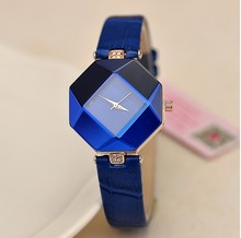 Часы наручные женские кварцевые с кожаным ремешком, изящные модные подарочные, с голубым украшением 2024 - купить недорого