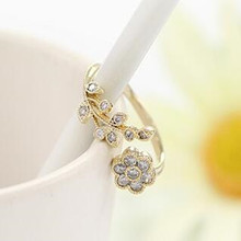 Женское кольцо на палец, регулируемое корейское, витое, с цветами и стразами, розовое золото, 4RD04 2024 - купить недорого
