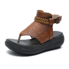 2019 Verão Novo Estilo Romano Sandálias de Couro Genuíno Cunhas Sandálias Da Moda Sandálias Flip Flops Mulheres Sapatos de Conforto de Luz 2024 - compre barato