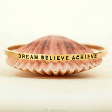 Somsoar-pulsera en forma de C con grabado "DREAM BELIEVE ACHIEVE", brazalete de Mantra estampado personalizado, 10 unids/lote 2024 - compra barato