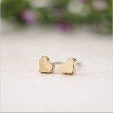 Little Heart Stud Earrings in Gold Silver Coating for Love Girls Free International Shipping 2024 - buy cheap