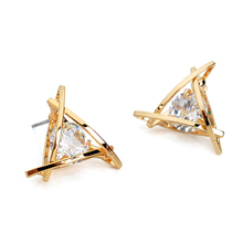 Dc6-w europeu de luxo cristal austríaco Zircon brincos para mulheres de alta qualidade elegante triângulo de ouro brincos de presentes 2024 - compre barato