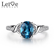 Женское кольцо из серебра 925 пробы с голубым топазом 2024 - купить недорого