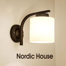 Lámpara LED de pared de hierro forjado, estilo nórdico, Retro, pintado en negro con pantalla de vidrio esmerilado, aplique de pared E27 para dormitorio, cabecera y pasillo 2024 - compra barato