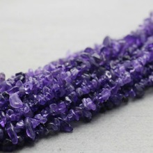 Ожерелье-цепочка женское из натуральных камней с фиолетовыми бусинами 2024 - купить недорого