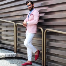 A versão mais recente dos homens de linho praia verão vestido Slim fit terno dos homens do noivo padrinhos 2 peças jaqueta rosa + calça branca 2024 - compre barato