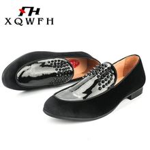 Xqwfh mocassins masculinos de veludo, sapatos pretos com espinho, para festa e casamento, feitos à mão, sapatos casuais 2024 - compre barato