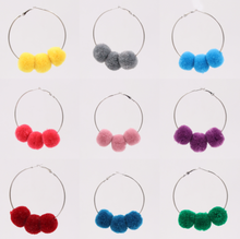 Brincos de gancho de pompom fofos para mulheres, joias penduradas de orelha pom, presente de inverno, 1 par 2024 - compre barato