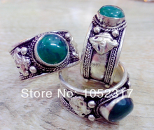 10 unids/lote alta calidad antigua de plata de Tíbet tallada de incrustaciones de cordón verde Nepal anillo ajustable Unisex 2024 - compra barato
